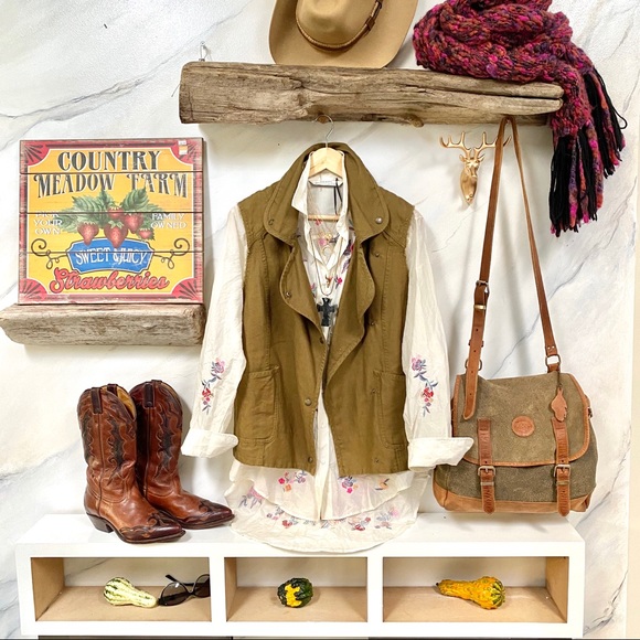 Wilfred Jackets & Blazers - ⭐️RESERVED🌙Wilfred Trendy cargo/safari BOHO Vest with LINEN🖤✨